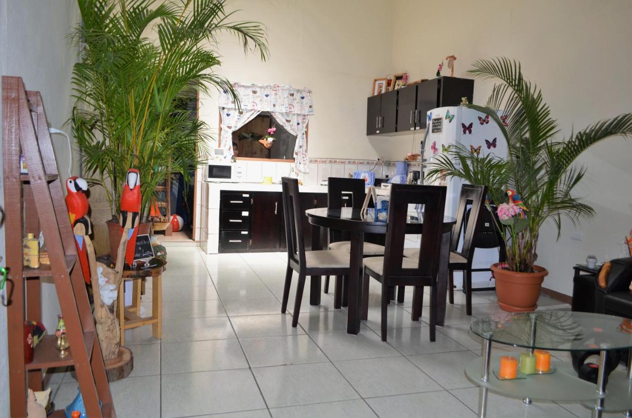 Guesthouse Casa Lapa Αλαχουέλα Εξωτερικό φωτογραφία